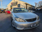 2005 Toyota Camry SE Sedan 4D