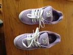 DC women's shoe size 9