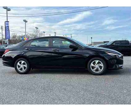 2022 Hyundai Elantra SE is a Black 2022 Hyundai Elantra SE Sedan in North Attleboro MA