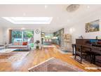 5 bed house for sale in Worcester Cresent, NW7, London