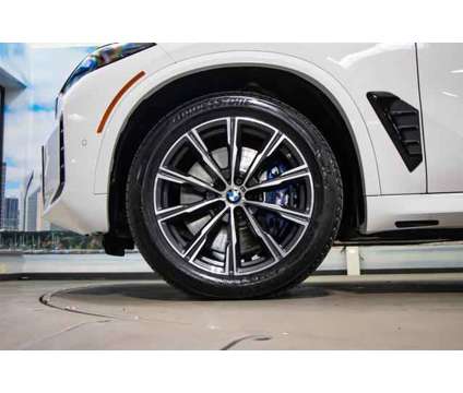 2024 BMW X5 M60i is a White 2024 BMW X5 4.6is SUV in Lake Bluff IL