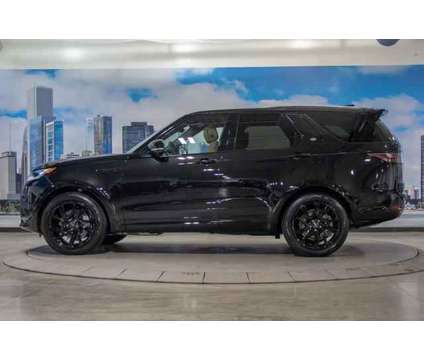 2024 Land Rover Discovery Dynamic SE is a Black 2024 Land Rover Discovery SUV in Lake Bluff IL