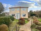 Cliff Road, Hythe 5 bed detached house for sale -