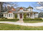 Victorian in Sought-after SE Boise