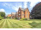 Dellwood Park, Caversham, Reading, Berkshire, RG4 3 bed apartment for sale -