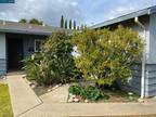 21 Gibson Ln, Clayton, CA 94517