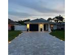 568 101st Ave N, Naples, FL 34108