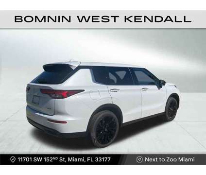 2024 Mitsubishi Outlander SE Black Edition is a White 2024 Mitsubishi Outlander SE SUV in Miami FL