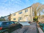 4 bed flat to rent in Micklefield Road, HP13, High Wycombe