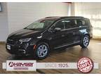 2023 Chrysler Pacifica Black, 17K miles