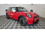 2024 MINI Cooper SE Electric Iconic