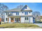 4509 39th St N, Arlington, VA 22207