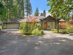 Secluded retreat in the picturesque McKenzie River valley!