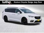 2022 Chrysler Pacifica White, 66K miles