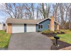 104 E Meadowland Ln, Sterling, VA 20164