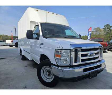 2013 Ford E350 Super Duty Cutaway for sale is a White 2013 Ford E350 Super Duty Car for Sale in Porter TX