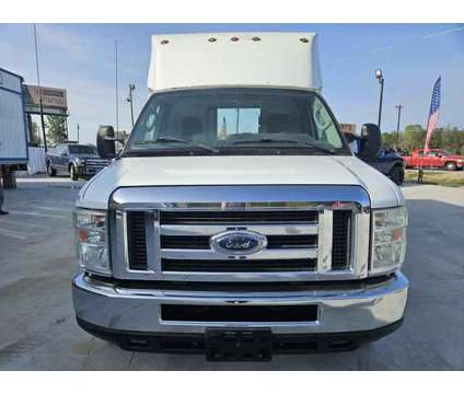 2013 Ford E350 Super Duty Cutaway for sale is a White 2013 Ford E350 Super Duty Car for Sale in Porter TX