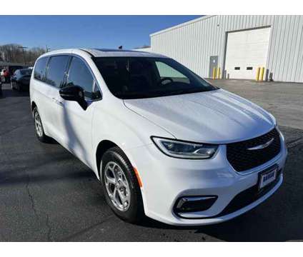 2024 Chrysler Pacifica Limited is a White 2024 Chrysler Pacifica Limited Car for Sale in Freeport IL