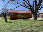 Camp Wood 2 bedrooms 2 full baths cabin close to Nueces River