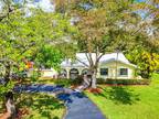 8745 SW 175th St, Palmetto Bay, FL 33157