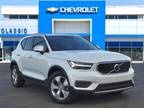 2022 Volvo XC40 T5 Momentum