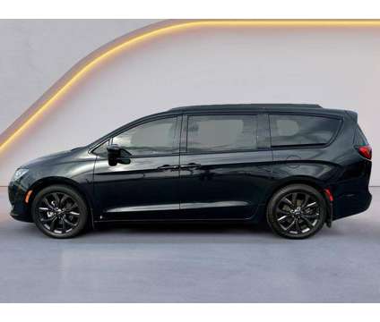 2018 Chrysler Pacifica for sale is a 2018 Chrysler Pacifica Car for Sale in Knoxville TN