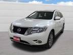 2016 Nissan Pathfinder White, 91K miles