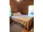 Private 3 bedroom charming cabin in Chester