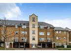 2 bedroom flat for sale in Wells View Drive, Bromley, BR2