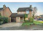 Property & Houses For Sale: Broadlands Close Bentley, Farnham