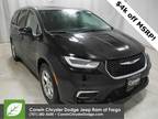 2024 Chrysler Pacifica Black, 17 miles