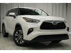 Used 2020 Toyota Highlander Hybrid for sale.