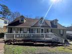 220 Lakeshore Cir SE, Acworth, GA 30101