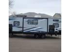 2022 Forest River Cherokee Alpha Wolf 23DBH-L 30ft