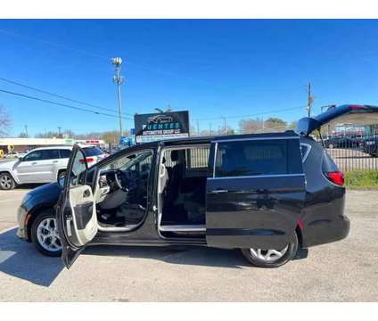 2017 Chrysler Pacifica for sale is a 2017 Chrysler Pacifica Car for Sale in Houston TX