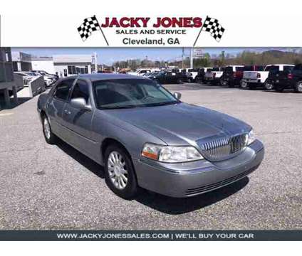 2006 Lincoln Town Car Signature is a Grey 2006 Lincoln Town Car Signature Car for Sale in Cleveland GA