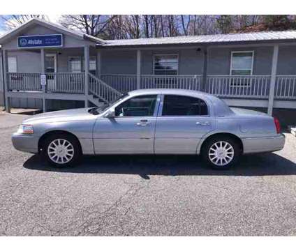 2006 Lincoln Town Car Signature is a Grey 2006 Lincoln Town Car Signature Car for Sale in Cleveland GA