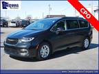 2022 Chrysler Pacifica Black, 69K miles