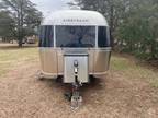 2022 Airstream Flying Cloud 23CB Bunk 23ft