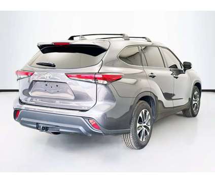 2022 Toyota Highlander XLE is a Grey 2022 Toyota Highlander XLE SUV in Montclair CA