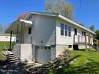 Home For Sale In Halfmoon, New York