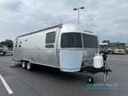 2023 Airstream Flying Cloud 27FBQ 28ft