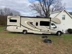 2016 Thor Motor Coach Chateau 31W 32ft