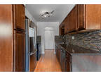 Stamford, Large 2 bed 1.5 bath ranch style unit located in