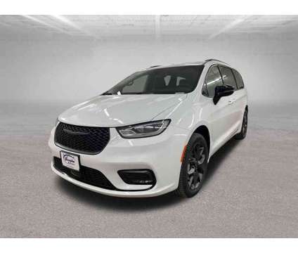 2024 Chrysler Pacifica Limited is a White 2024 Chrysler Pacifica Limited Car for Sale in Ottumwa IA