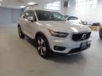 2021 Volvo XC40 T5 Momentum