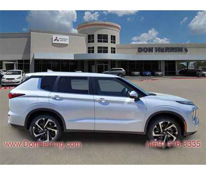 2024 Mitsubishi Outlander SE is a White 2024 Mitsubishi Outlander SE SUV in Plano TX