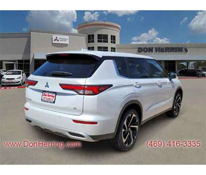 2024 Mitsubishi Outlander SE is a White 2024 Mitsubishi Outlander SE SUV in Plano TX