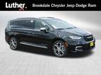 2024 Chrysler Pacifica Black, new