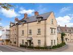 4 bedroom property to let in Oxford Street, Woodstock, OX20 - £10,500 pcm